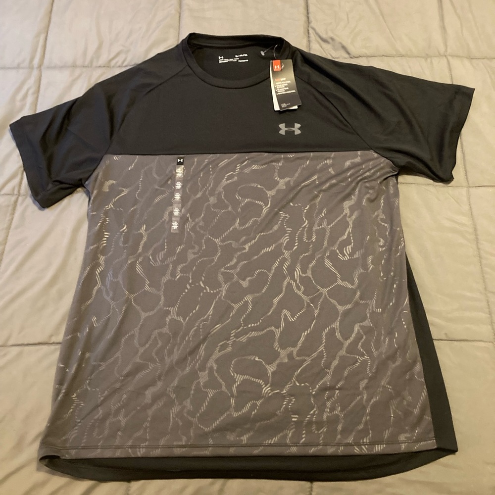 Under Armour Heatgear Loose Mens Tshirt XL Black and Gray NWT